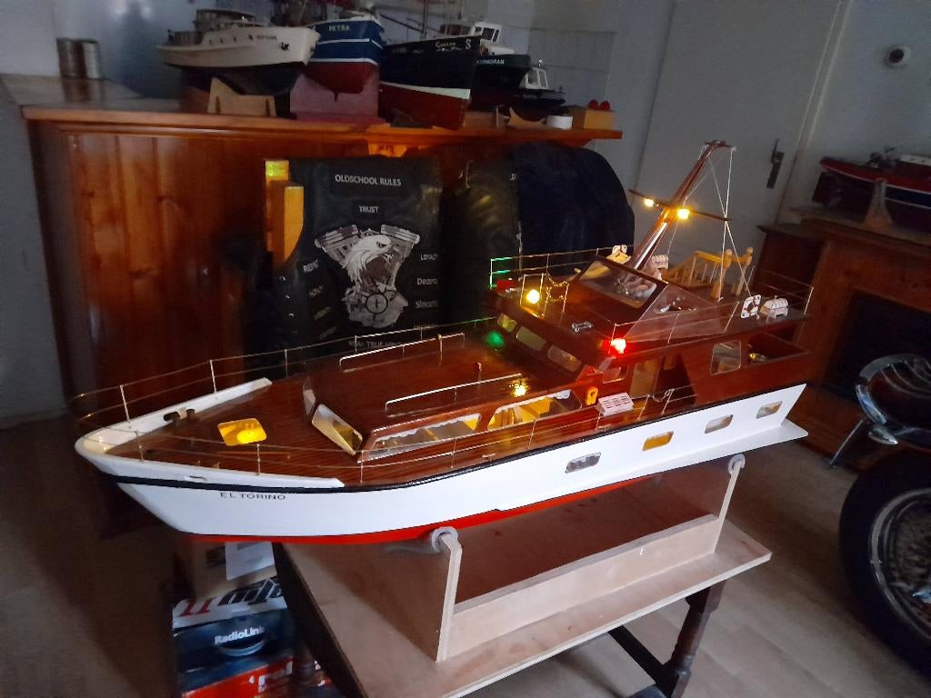 Zeer mooi groot rc yacht. Met volledig interieur., Ophalen, Nieuw, Groter dan 1:32, Overige merken