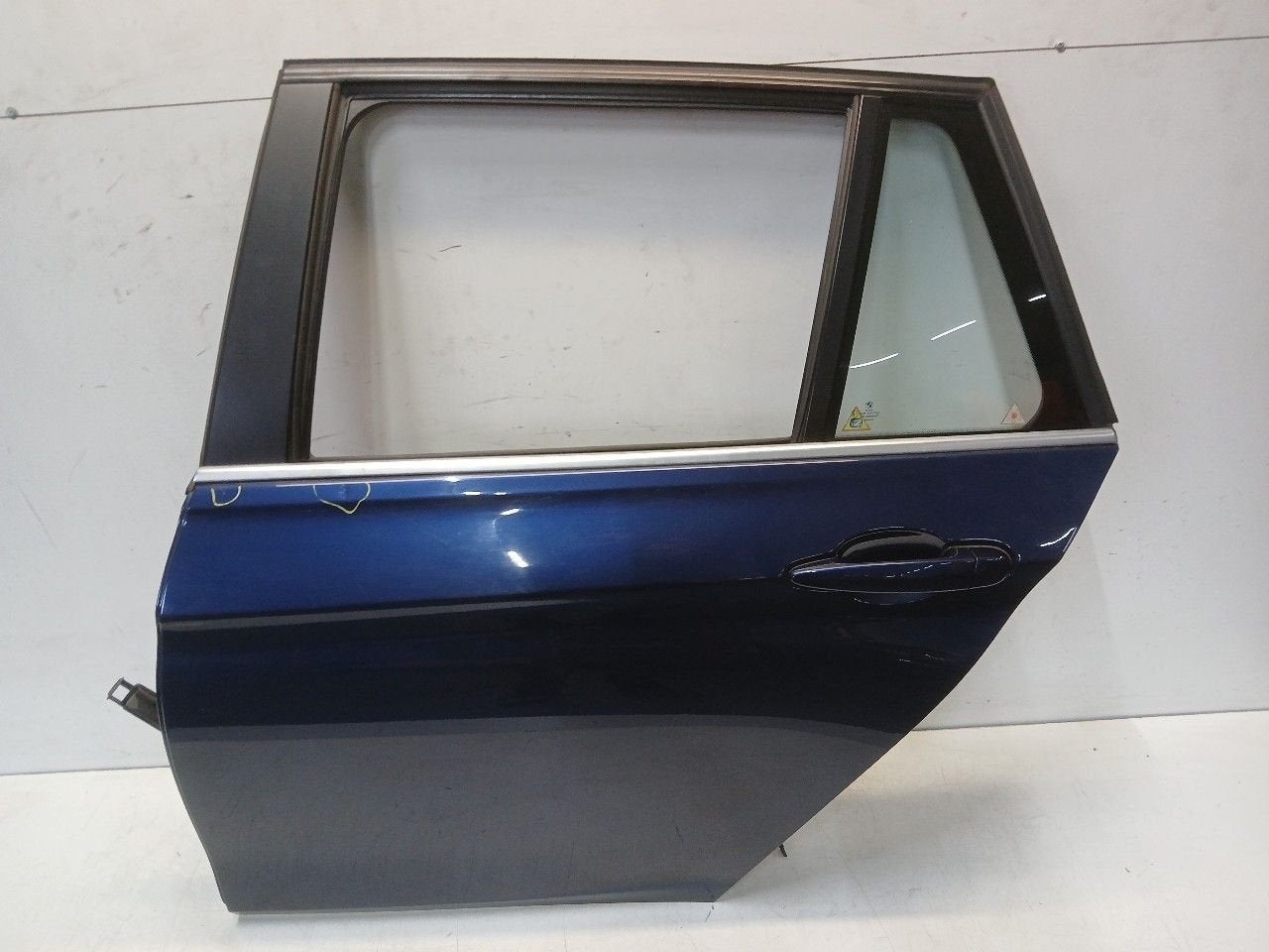 Portier links achter BMW 3 serie, Onderdelen@venauto.nl, Van der Ven Autorecycling B.V., Ettenseweg 76, 4706 PB Roosendaal, The Netherlands