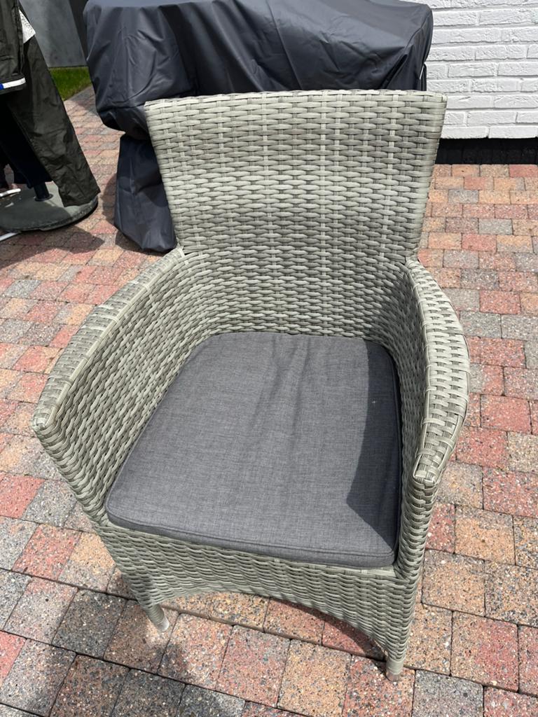 Tuinstoelen, Enlèvement, Utilisé