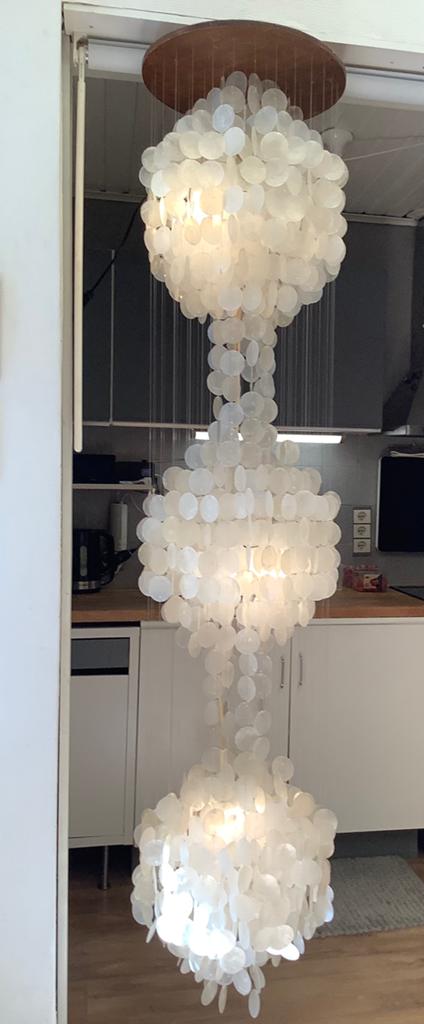 vintage hangkroonluchter in paarlemoer Panton-stijl, Huis en Inrichting, Lampen | Kroonluchters, Ophalen, Gebruikt, Vintage , annees 70