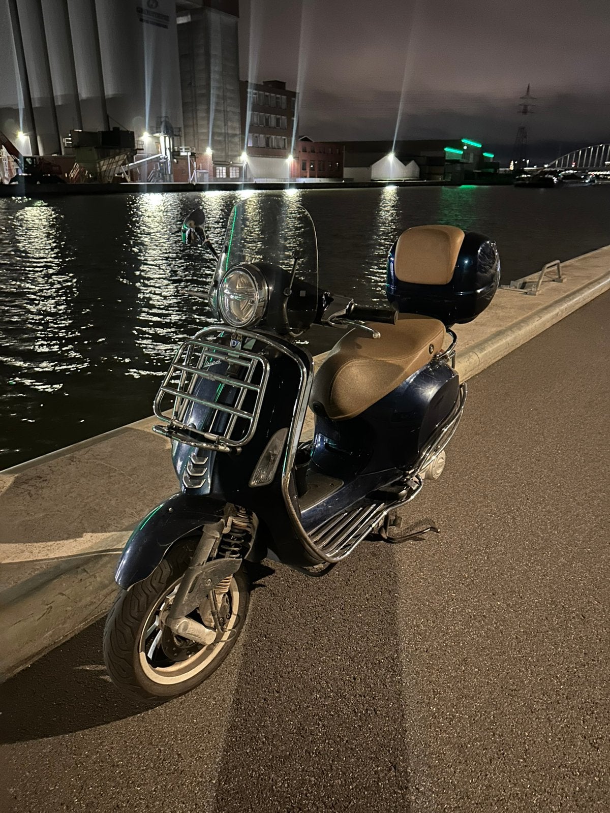 Vespa Primavera 50 – 2019 – Marine Blue – NIEUWE MOTORBLOK, Fietsen en Brommers, Ophalen, Overige modellen, Klasse B (45 km/u)