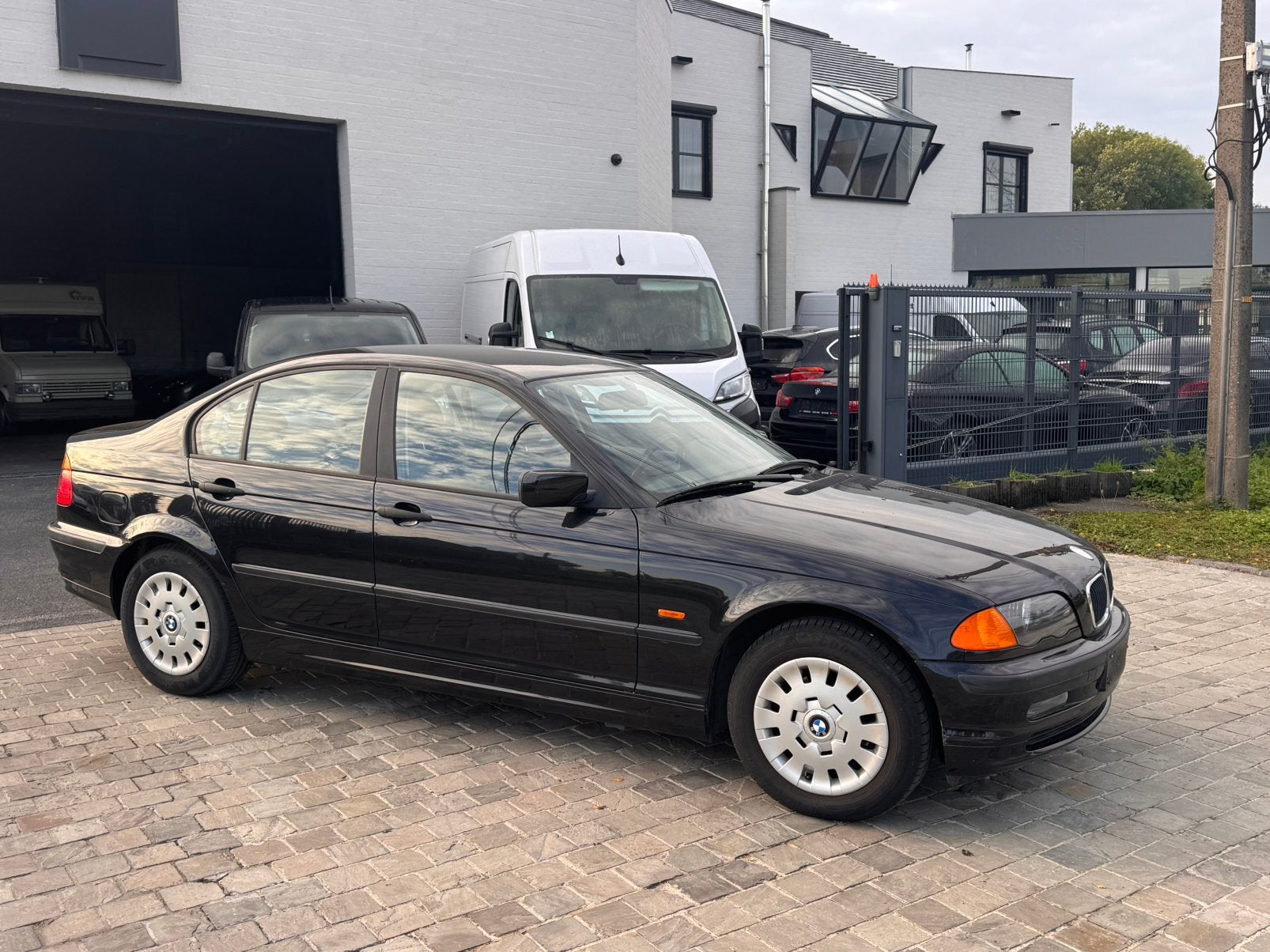 BMW 316 i type 46 157000 km, Auto's, Zwart, Zwart, Bedrijf, Handgeschakeld