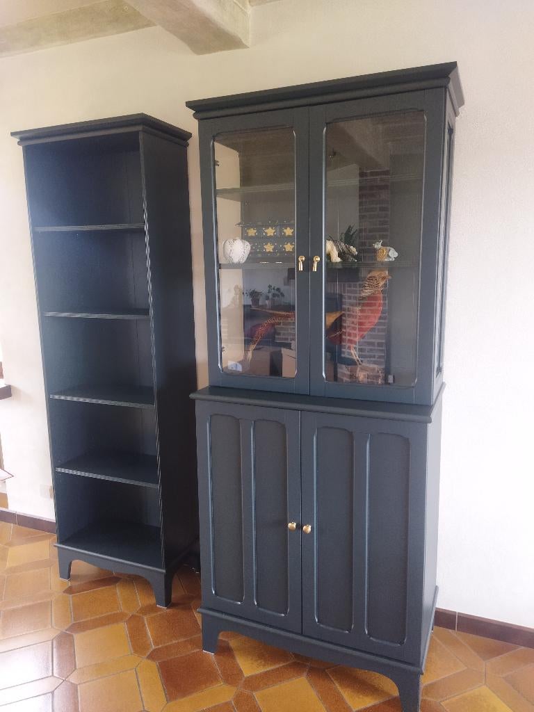 Vitrine Lommarp d'IKEA en très bon état + bibliothèque, Maison & Meubles, Armoires | Vitrines, 25 à 50 cm, Enlèvement ou Envoi