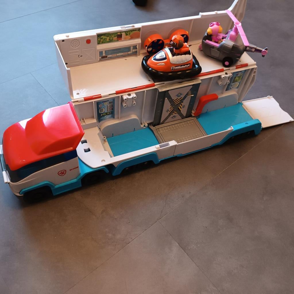 Pawpatroll bus met 2 voertuigen, Ophalen