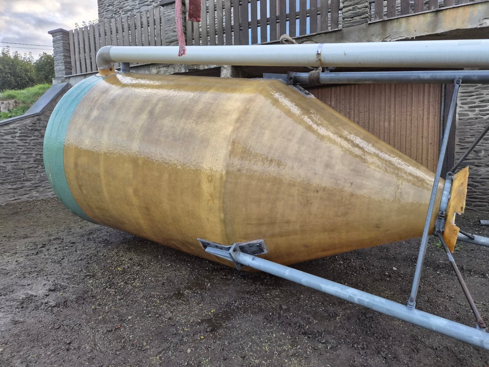 Silo polyester: 4 tonnes., Ophalen of Verzenden