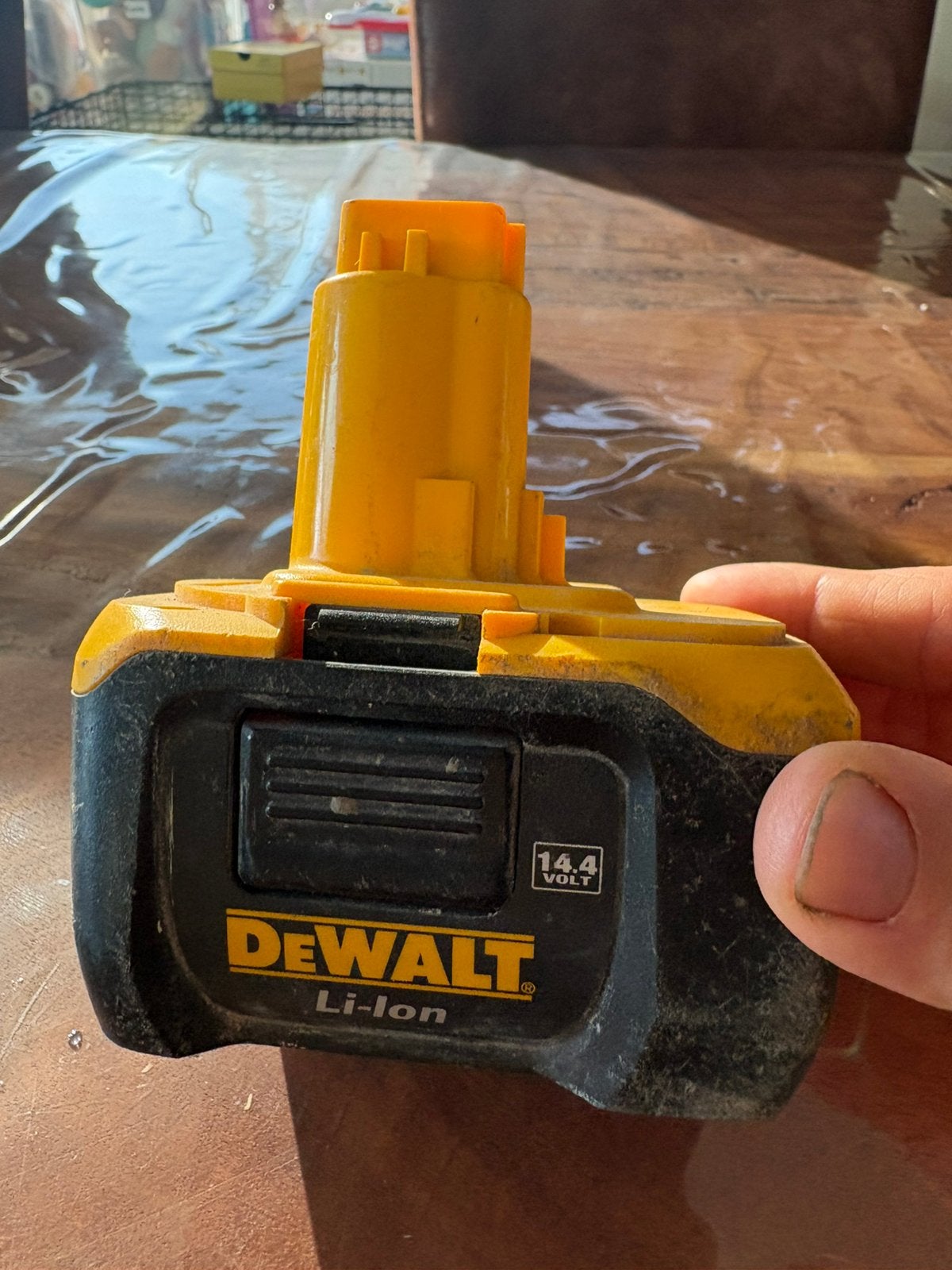 Dewalt 14.4 volt batterij de walt DE9140, Ophalen of Verzenden, Zo goed als nieuw
