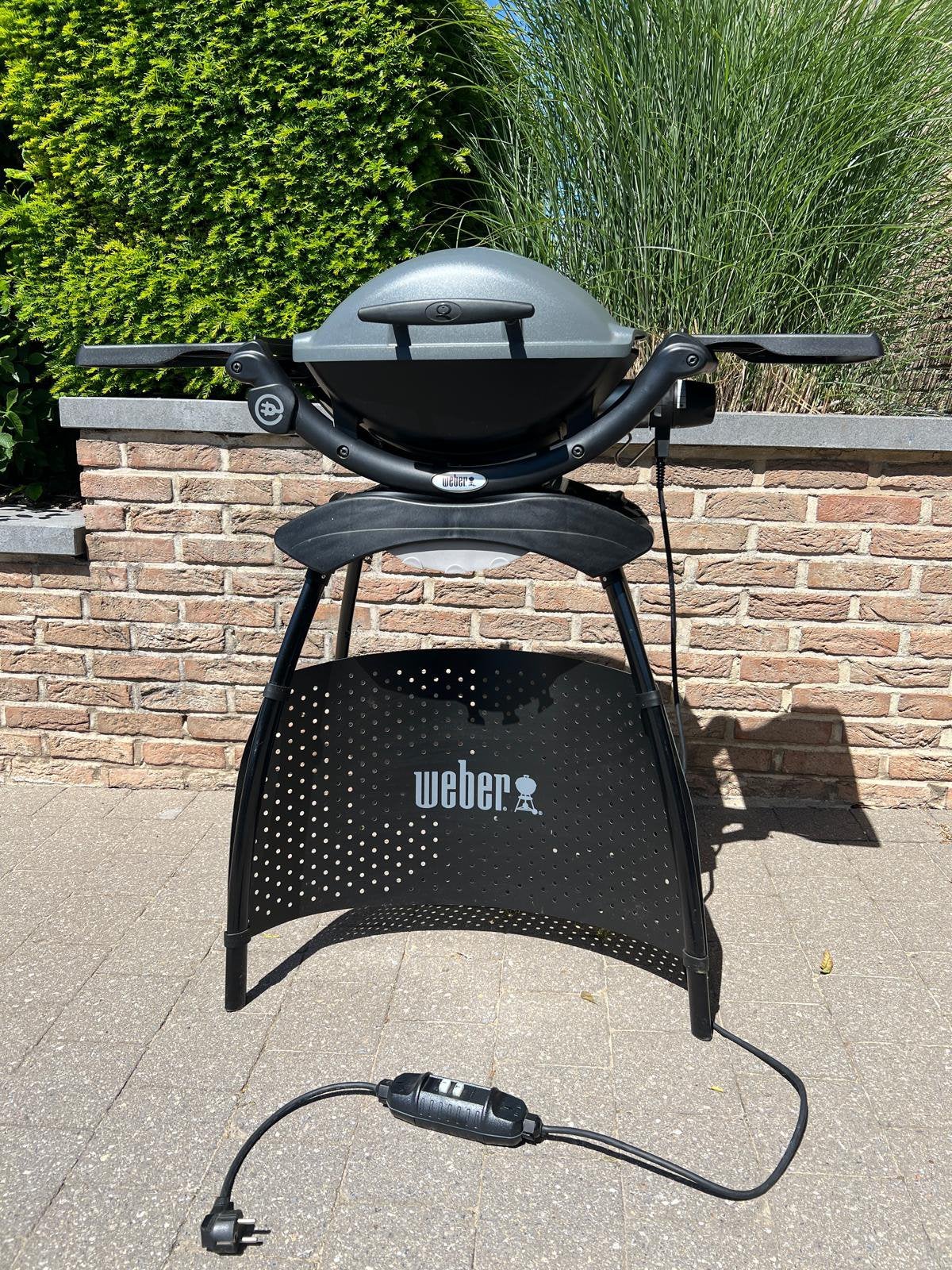 Elektrische Weber Q1400 met onderstel, Ophalen, Gebruikt