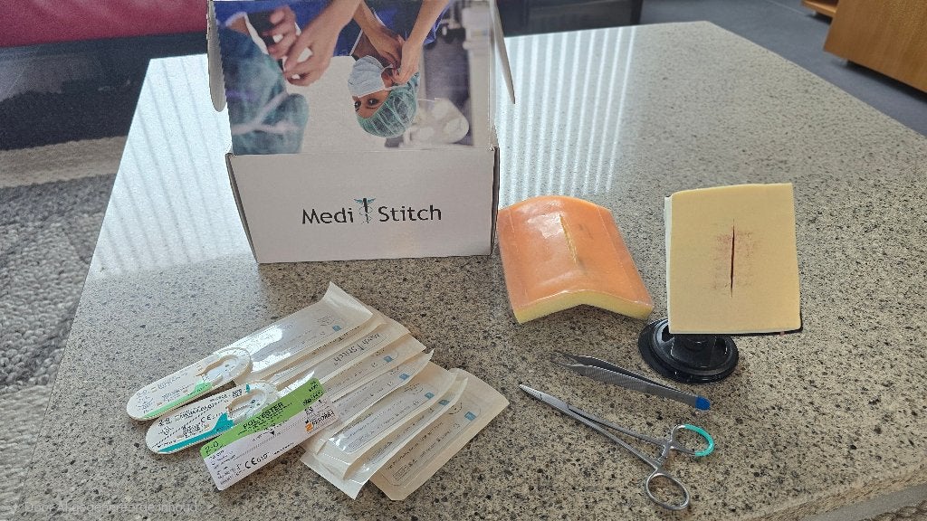Hechtingsset voor wondhechting / oefenset – MediStitch, Ophalen of Verzenden, Gebruikt