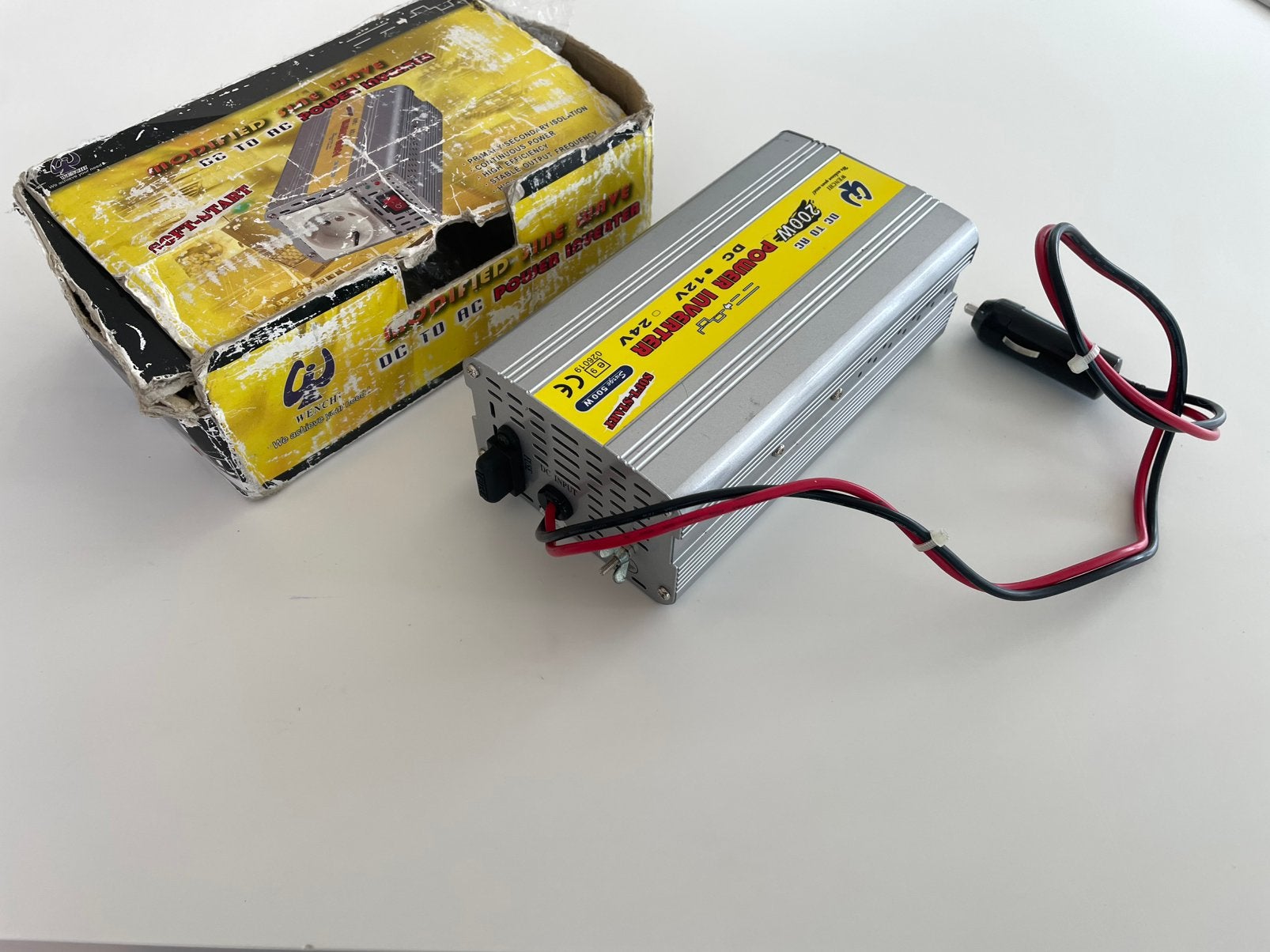 Onduleur 12 V à 220 V. 200 W. Sinus modifié., Electroménager, Enlèvement ou Envoi, Comme neuf