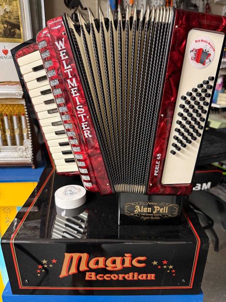 Magical Accordeon van Alan Pell, Muziek en Instrumenten, Accordeons, Zo goed als nieuw, Toetsaccordeon, 48-bas, Weltmeister, Met koffer