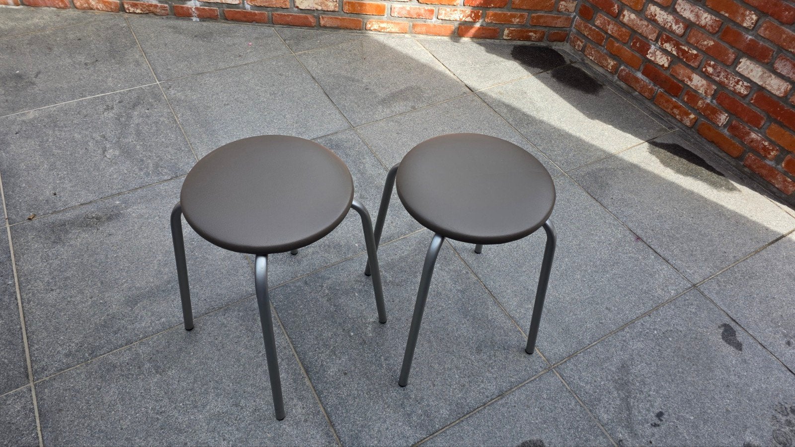 2 krukjes in perfecte staat., Ophalen, Kunststof, Twee, Bruin