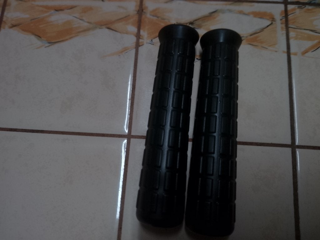2  poignées pour vélo de 16mm de diamètre, Ophalen, Nieuw