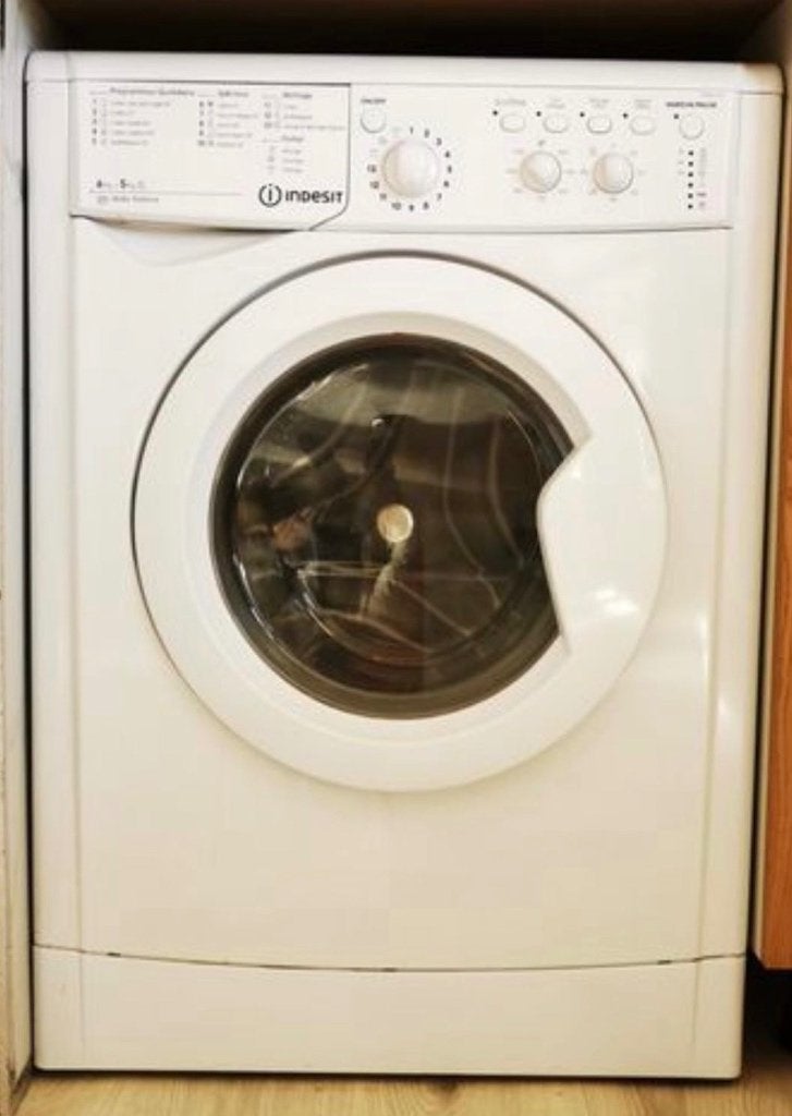Machine à laver avec sèche-linge – Indesit, 1200 à 1600 tours, 6 à 8 kg, 85 à 90 cm, Programme court