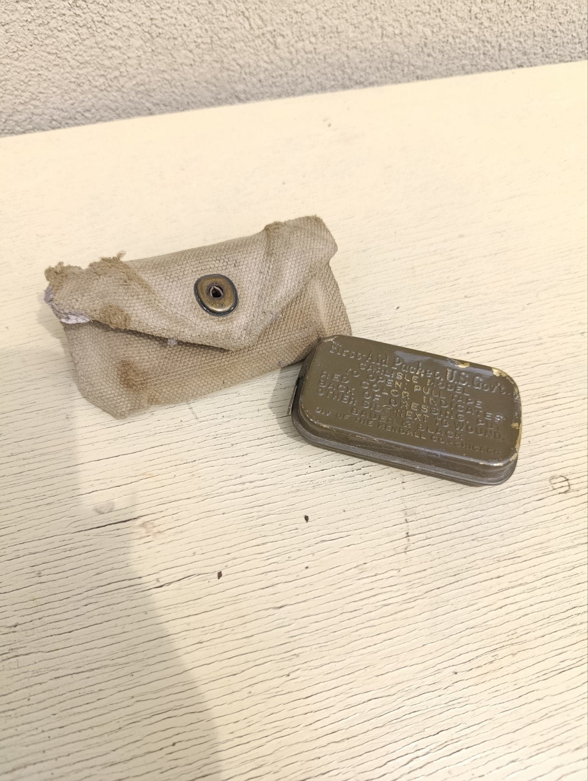 Pochette pansement US WW2 WO2 fabricant CADILLAC avec pansem, Ophalen of Verzenden