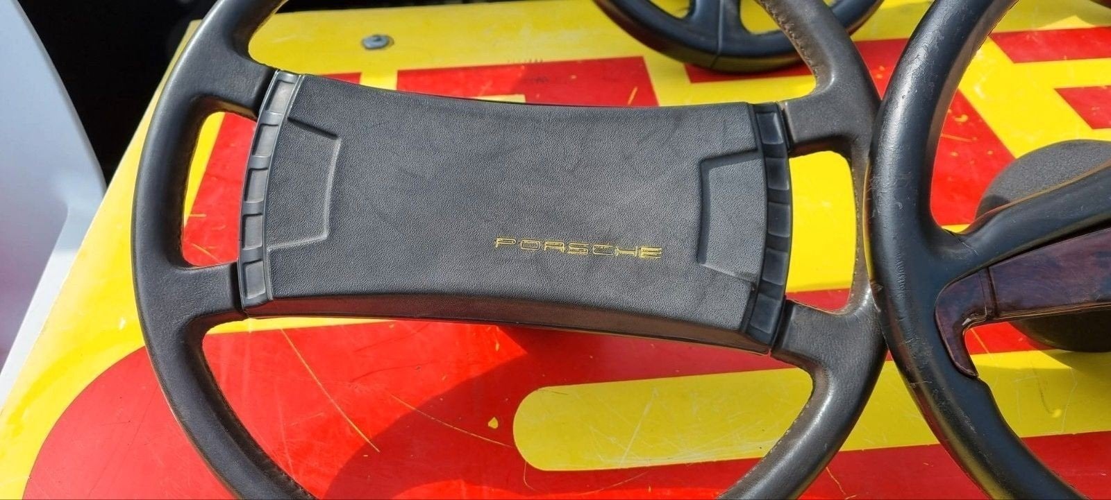 Volant Porsche, Enlèvement, Porsche