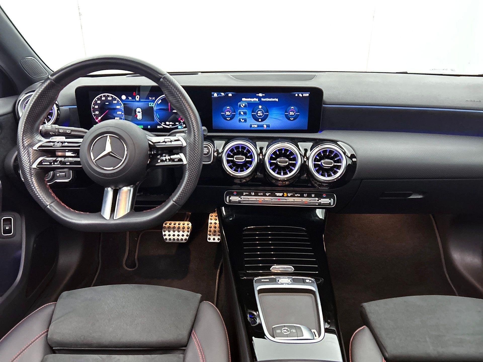 Mercedes-Benz A-Klasse 250 e Hatchback AMG Line | Panoramisc, Achat, Entreprise, Noir, 5 places