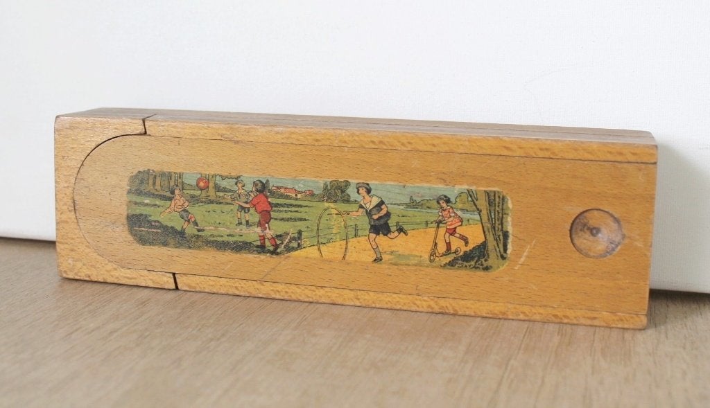 Boîte à crayons ancienne — Litho nostalgique années 30/50, Enlèvement ou Envoi