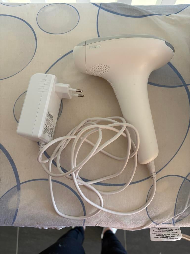 Laseronthaarder Philips Lumea Essential Plus, Elektronische apparatuur, Persoonlijke Verzorgingsapparatuur, Zo goed als nieuw