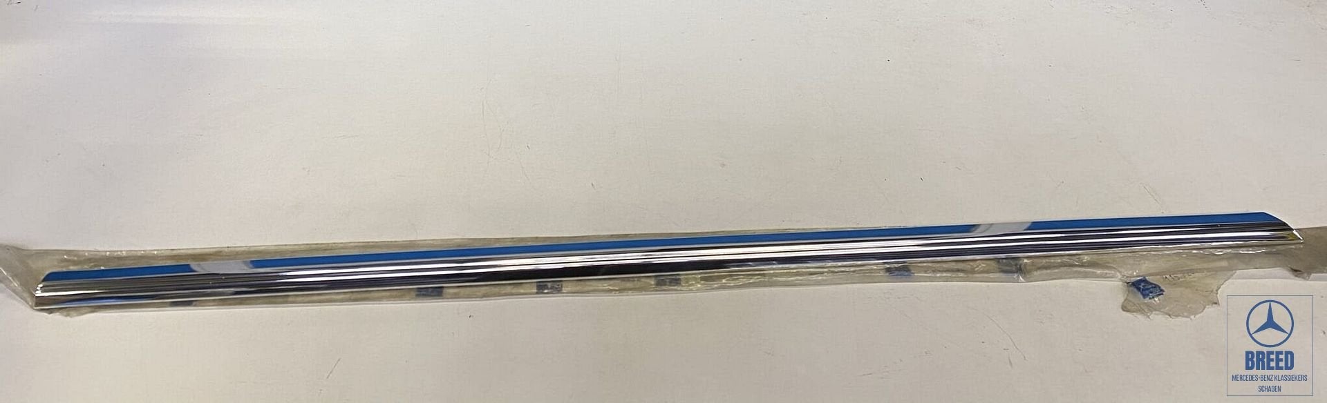 NOS sierlijst portier rechts voor Mercedes-Benz W114 /8 coup, Neuf, -, -, Enlèvement ou Envoi