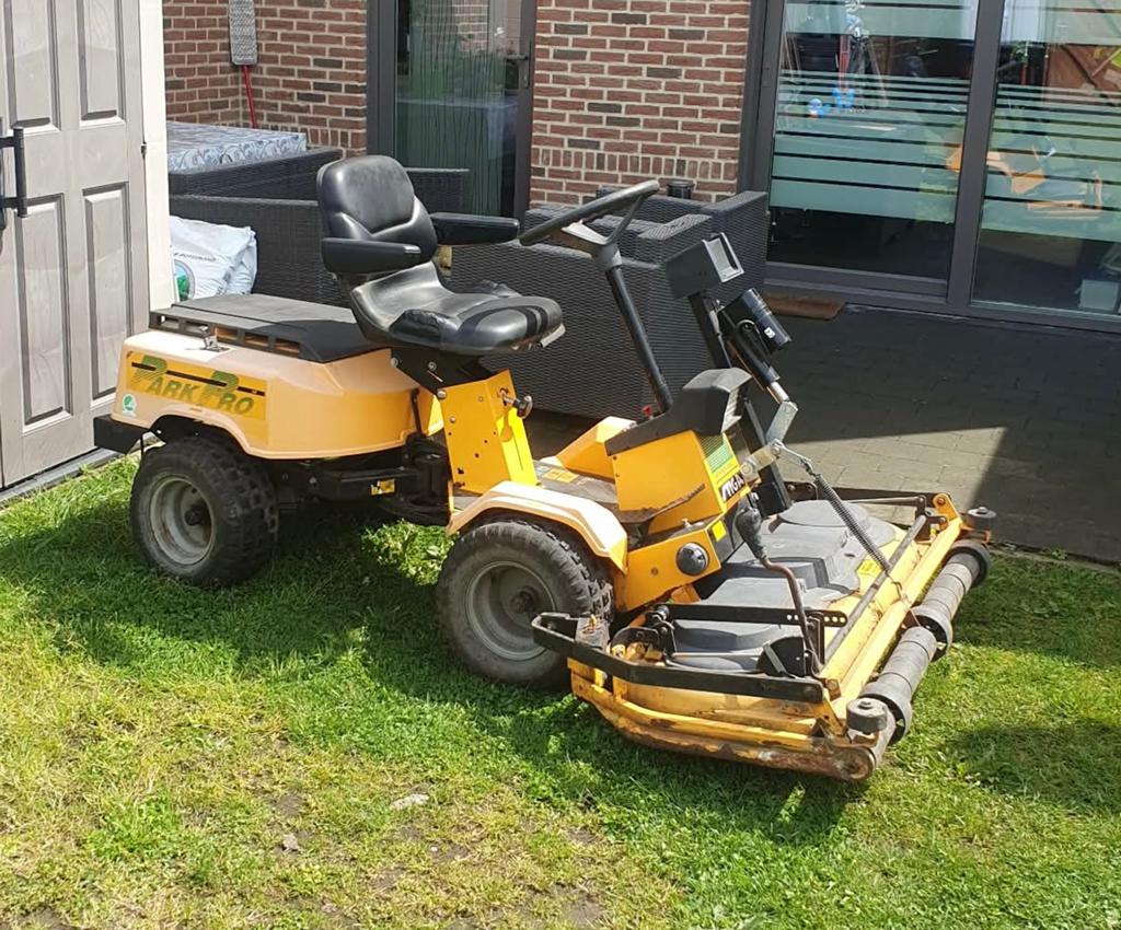 Zitmaaier Stiga ParkPro 18HP v-twin 125cm hydro, Enlèvement, Comme neuf