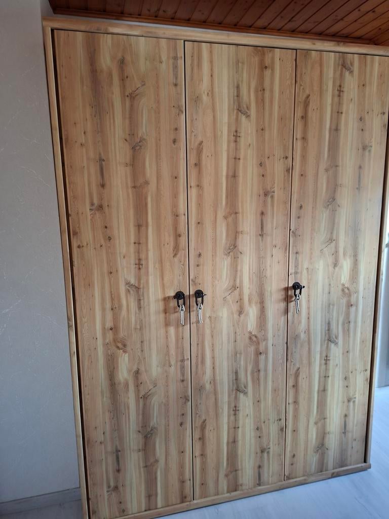Slaapkamer kleerkast, speelkoffer + stapelbed, Ophalen