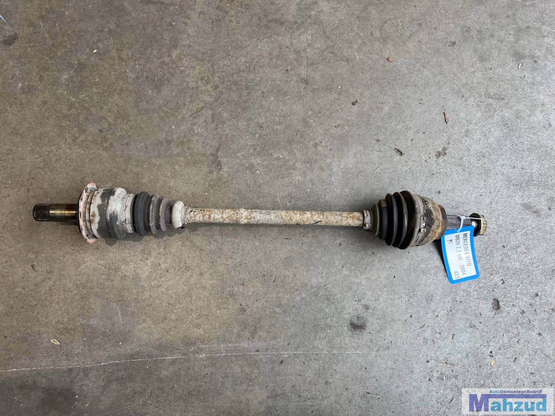 Arbre de transmission droite pour MERCEDES VITO W639 2.2 cdi, Mercedes-Benz AG, Mercedes-Benz, Utilisé, Mercedesstrasse 120
70372  Stuttgart, DE
