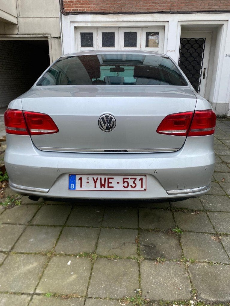 Voiture Volkswagen passat grise, Auto's, Volkswagen, Stof, Zwart, 4 cilinders, Particulier