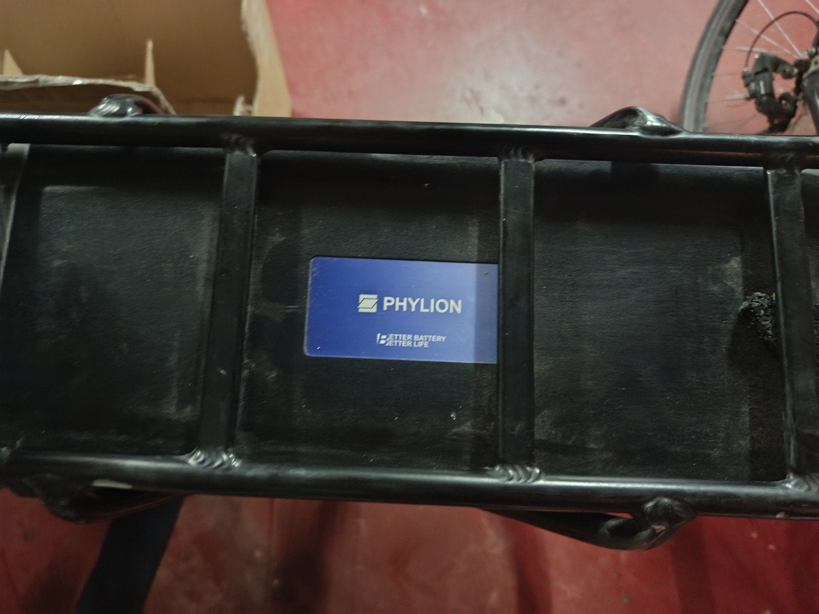 Nouvelle batterie de vélo Phylion, Enlèvement