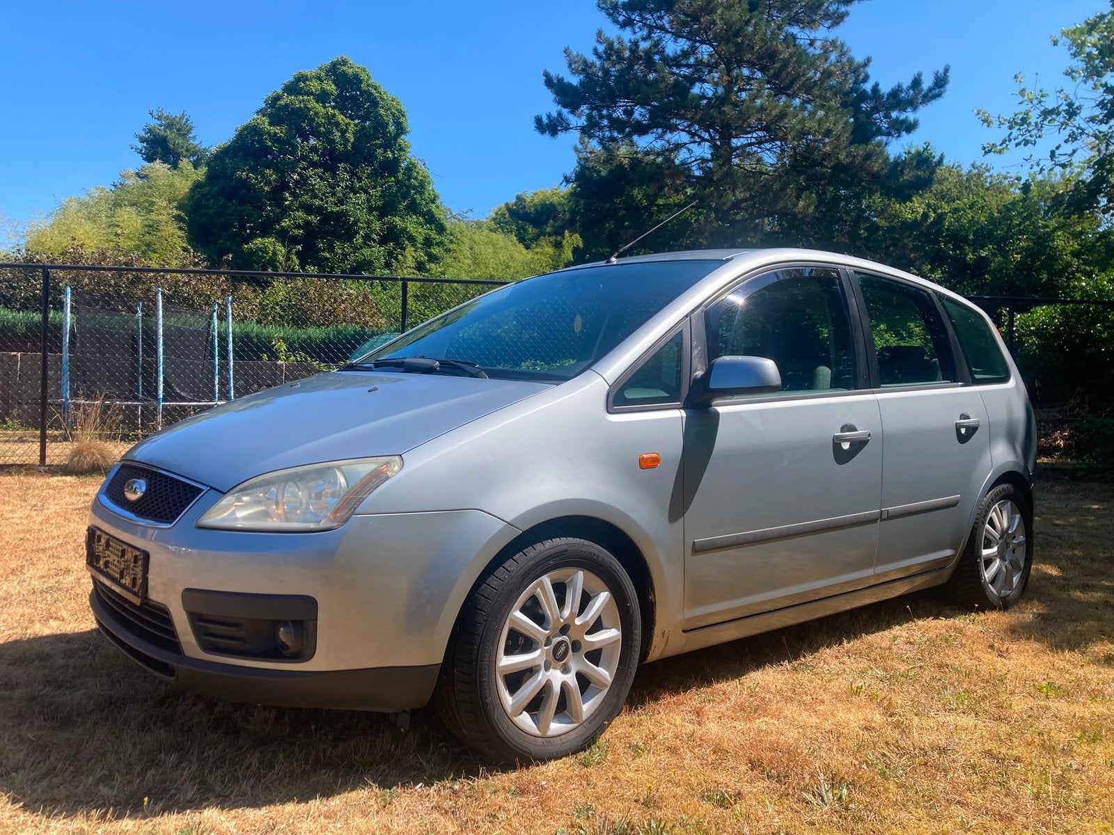 Ford C Max 1.6i Climatisation/attelage de remorque/Navi, Argent ou Gris, Boîte manuelle, 5 portes, 5 places