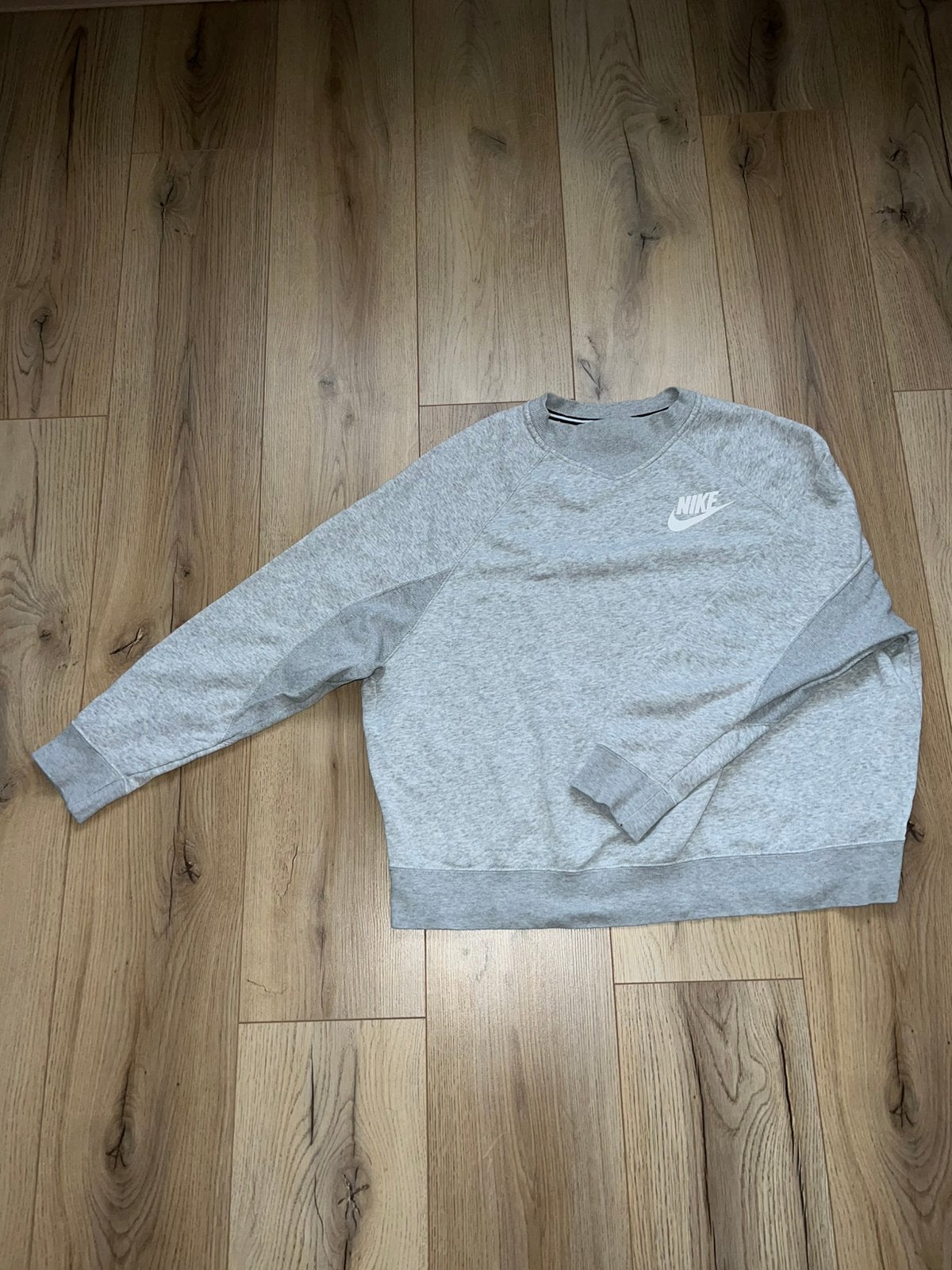 lichtgrijze Nike Sportswear crewneck-sweatshirt, Kleding | Dames, Truien en Vesten, Ophalen of Verzenden, Zo goed als nieuw