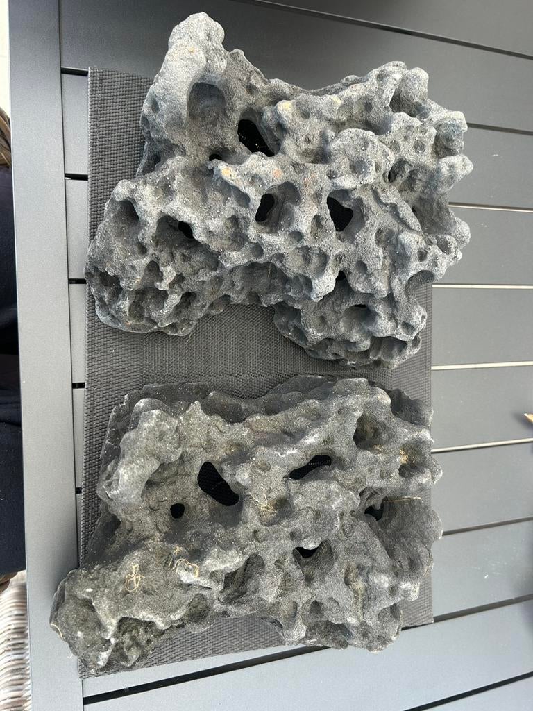 Decoratie aquarium 2x lava steen, Huis en Inrichting, Woonaccessoires | Kransen, Ophalen, Zo goed als nieuw