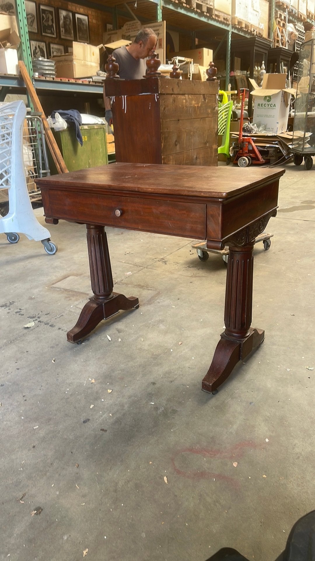 Petit bureau en acajou, Antiquités & Art, Enlèvement