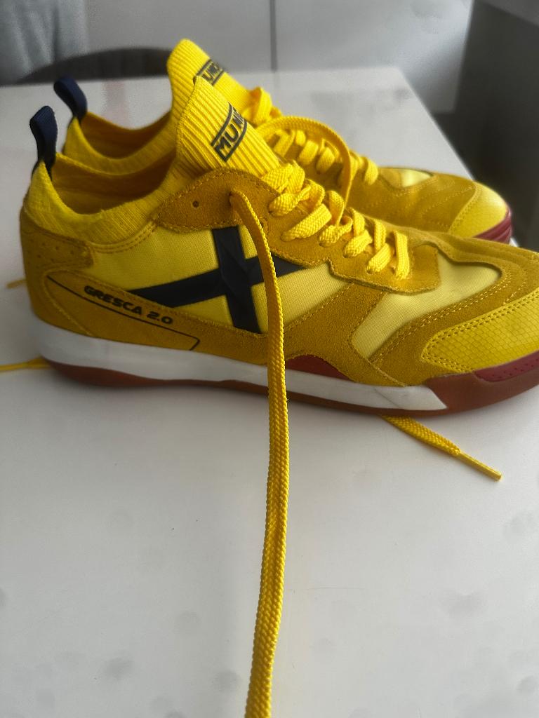 Munich zaalvoetbal schoenen 44, Sport en Fitness, Voetbal, Ophalen, Zo goed als nieuw, Schoenen