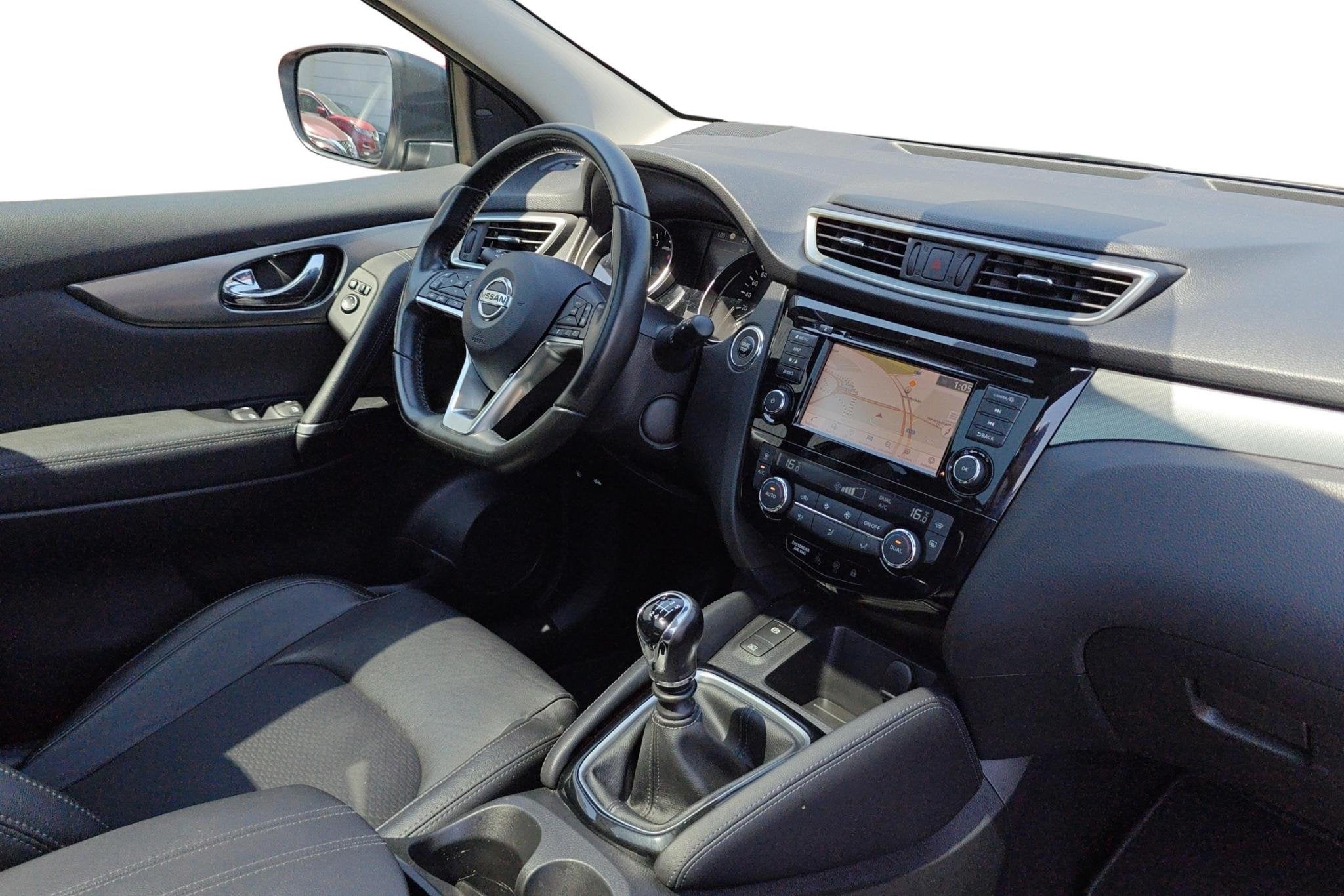 Nissan Qashqai DIG-T 140 EVAPO Tekna + Glazen dak - incl 2 j, Voorwielaandrijving, Gebruikt, 4 cilinders, 1375 kg