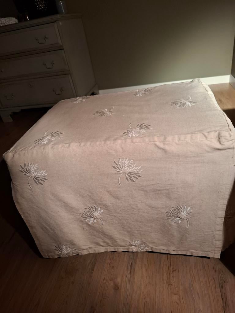 Lederen voetbank met stoffen overtrek, Ophalen