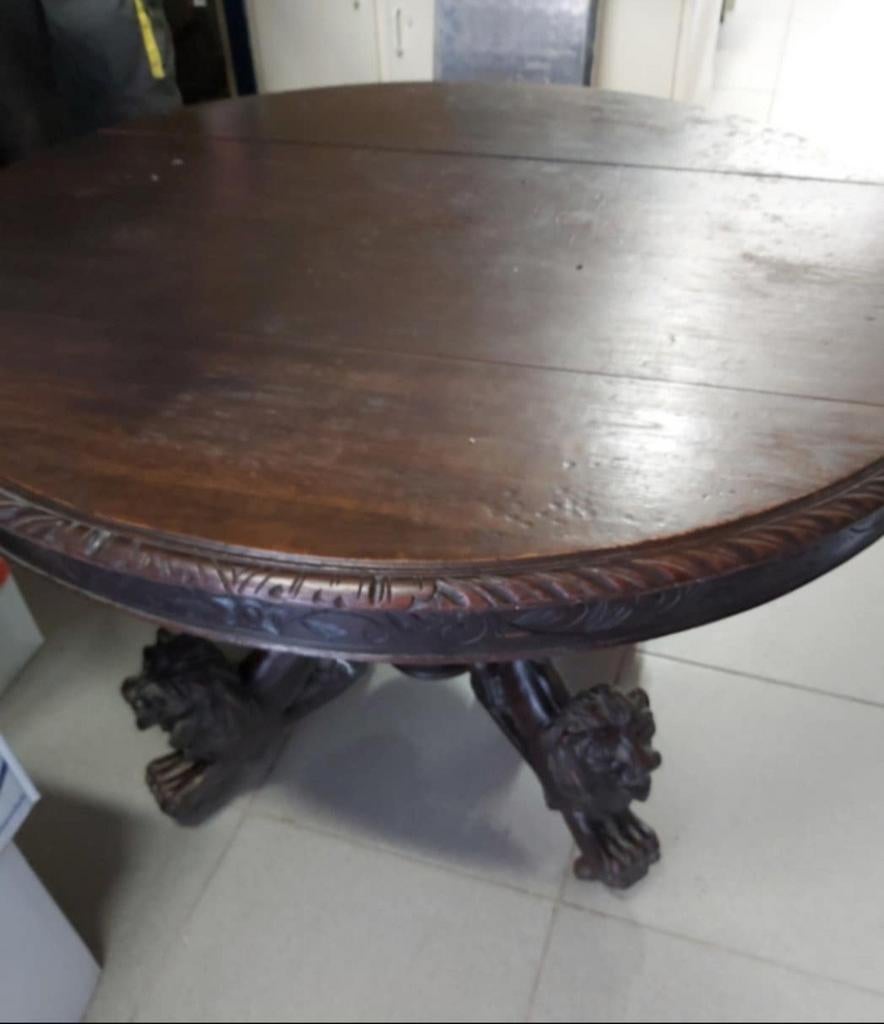 Antieke licht ovale tafel met de voet in leeuwenkop, Ophalen