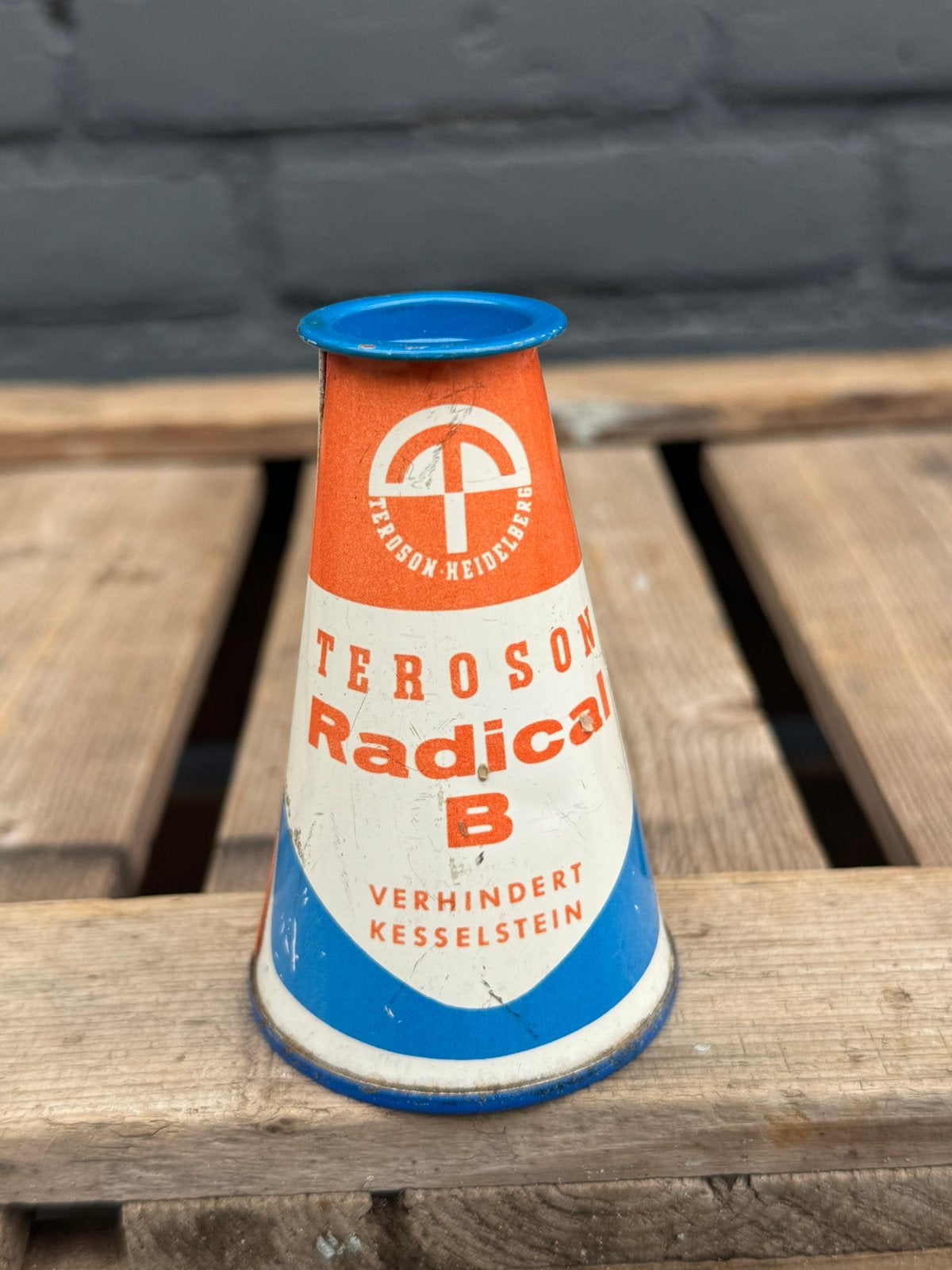 Radical B zeldzaam Conisch blikje, Ophalen of Verzenden, Gebruikt, Verpakking