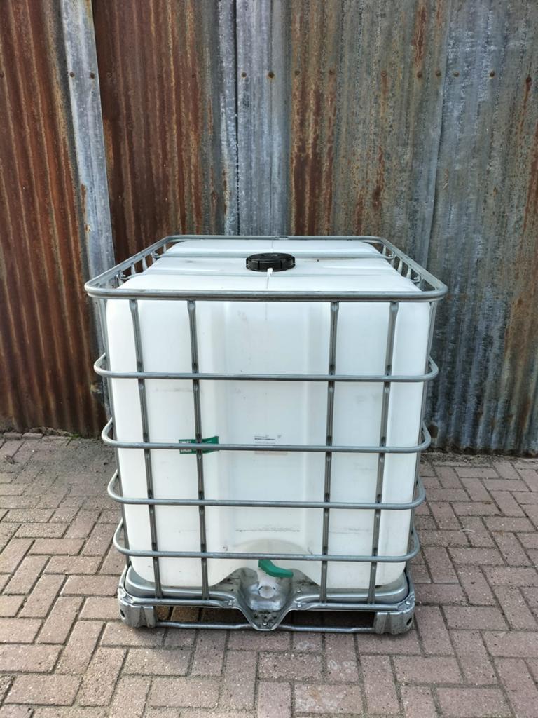 1000 liter IBC regenton ton waterton watervat, Tuin en Terras, Regentonnen, 150 liter of meer, Ophalen, Gebruikt, Met kraantje