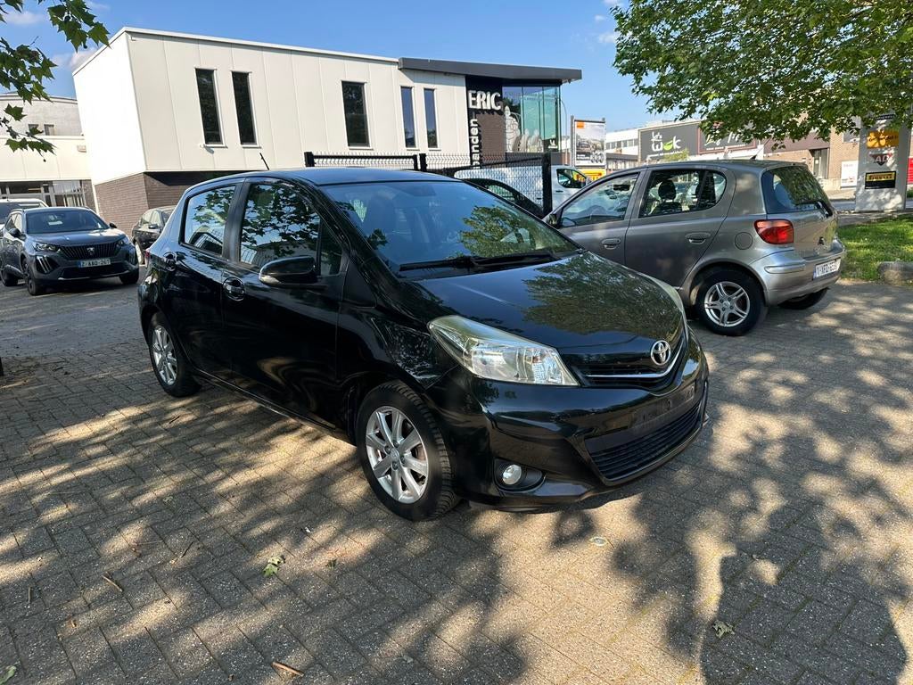 Toyota yaris 1.3 benzine 100 pk, Auto's, Voorwielaandrijving, Stof, 4 cilinders, Zwart