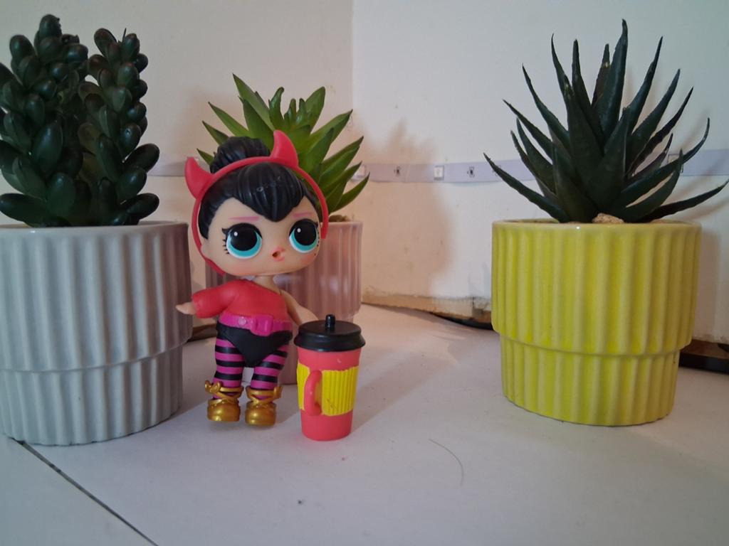 L.o.l popje met beker, Verzamelen, Ophalen of Verzenden