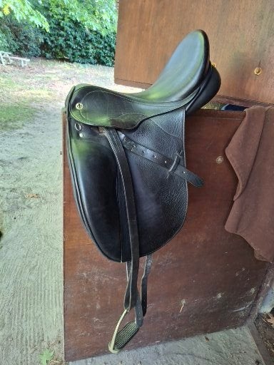 selle dressage Philippe Fontaine, Animaux & Accessoires, Enlèvement, Utilisé, Siège creux, M (17 pouces)