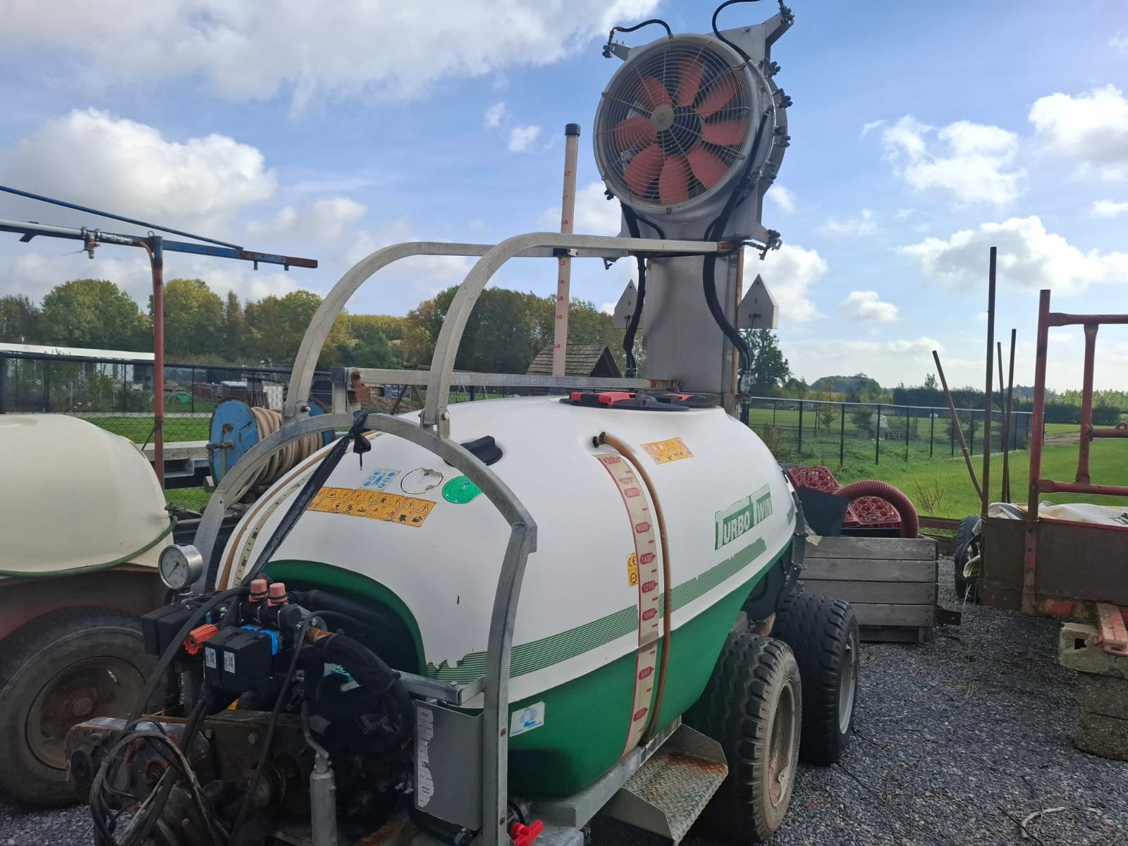 Turbo twin Spuitmachine met maaier van Induma, Ophalen
