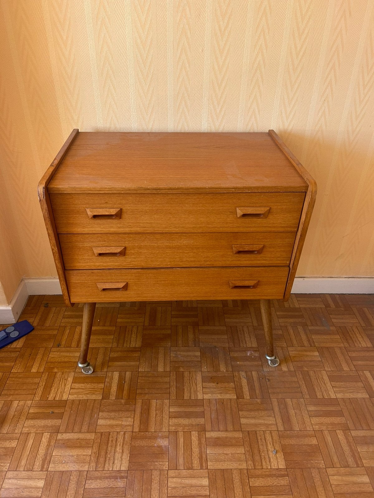 Commode danoise vintage des années 1960, Maison & Meubles, Armoires | Commodes, Enlèvement, Comme neuf