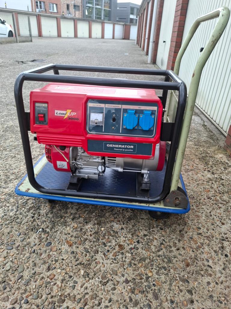 Stroom generator 3000 watt, Doe-het-zelf en Bouw, Aggregaten, Ophalen, Benzine