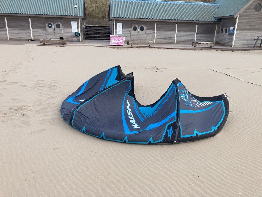 Kite Pivot 9 + Ozone bar, Watersport en Boten, Kitesurfen, Ophalen, Gebruikt, 9 m², Geen board