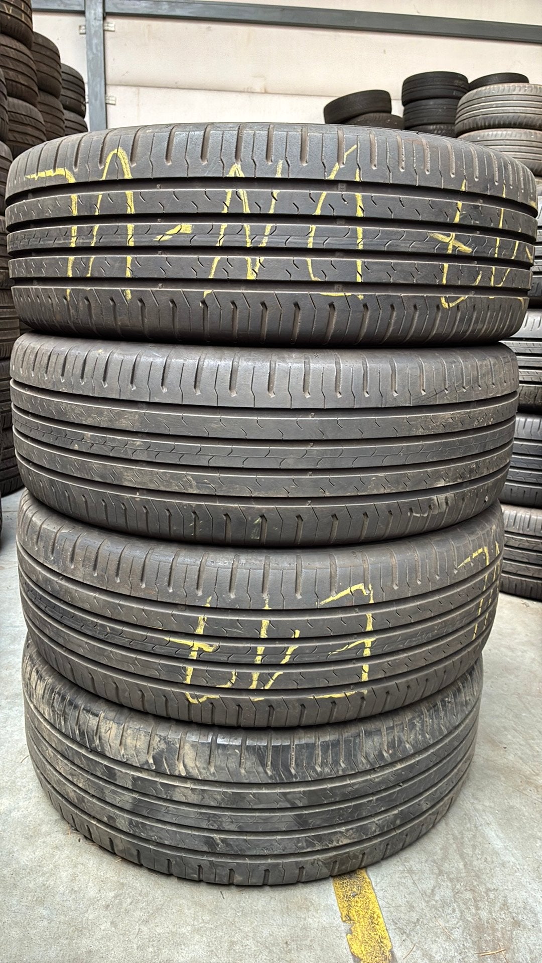 Pneus d'été 215/60/17 2156017 215/60R17 marque Continental, Vêtements | Femmes, Enlèvement