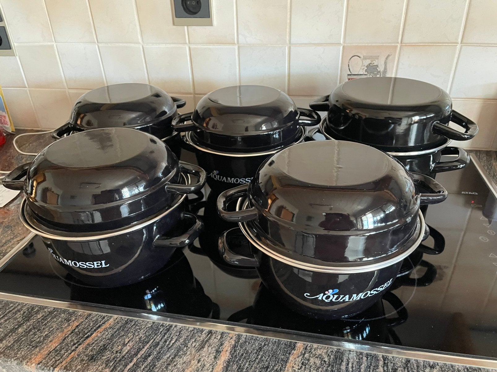 Cinq pots à moules, Enlèvement ou Envoi, Comme neuf