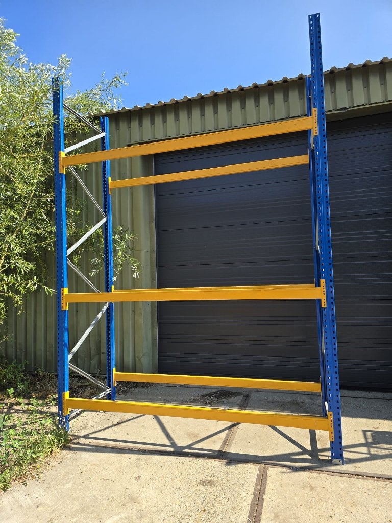 Pallet stelling (5 of 4 meter hoog), Ophalen