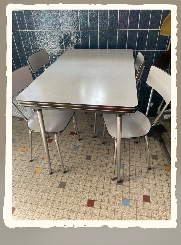formica uittrekbare tafel met 4 stoelen, Ophalen