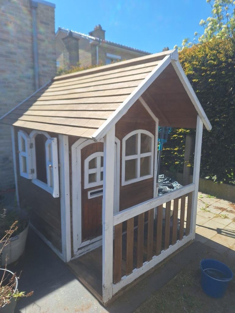 Houten speelhuis, Ophalen